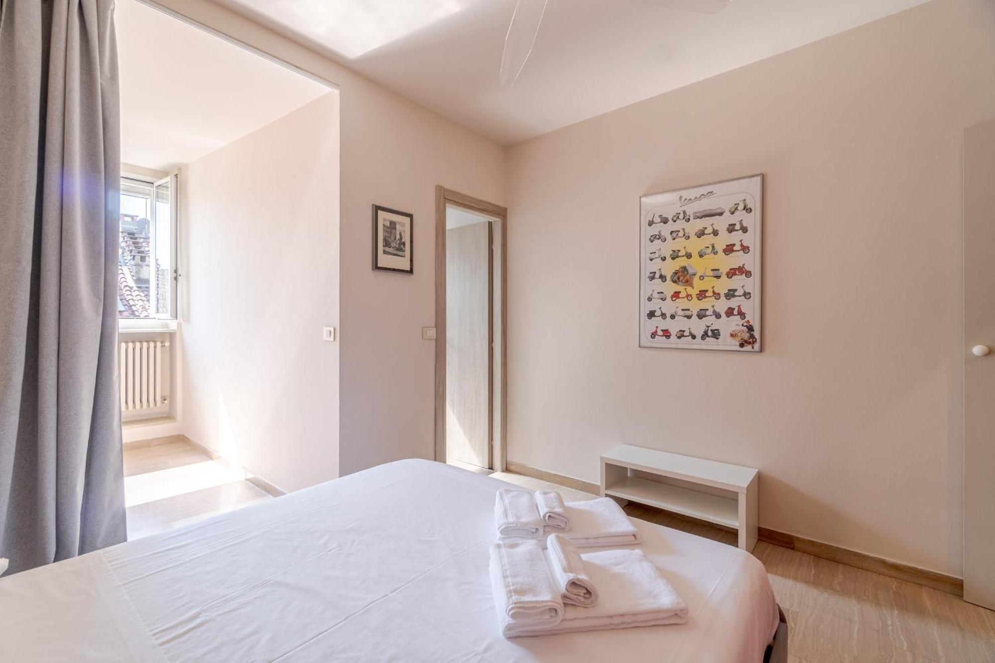 Ferienwohnung Casa Valeggio Attic Apt Few Steps From Porta Nuova Turin Exterior foto