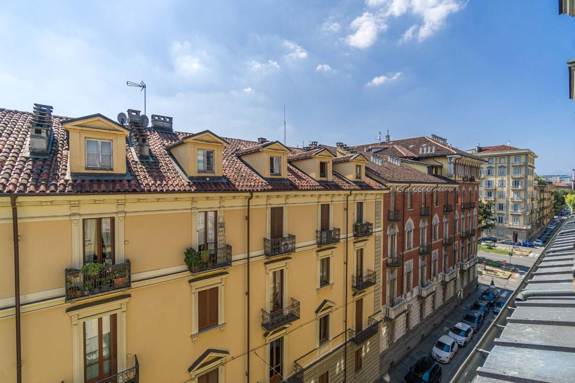 Ferienwohnung Casa Valeggio Attic Apt Few Steps From Porta Nuova Turin Exterior foto