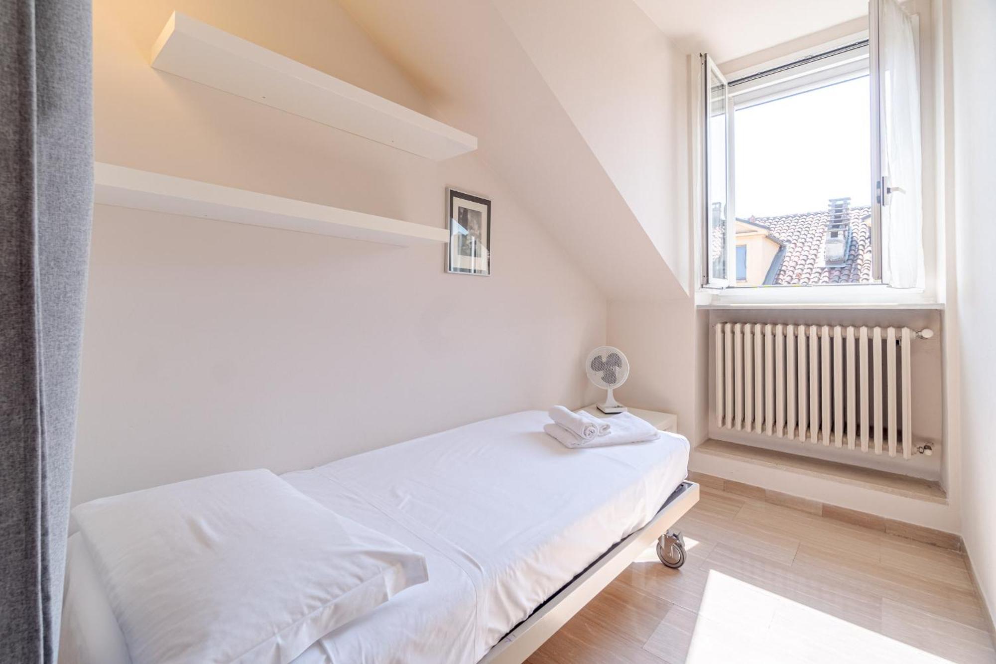 Ferienwohnung Casa Valeggio Attic Apt Few Steps From Porta Nuova Turin Exterior foto