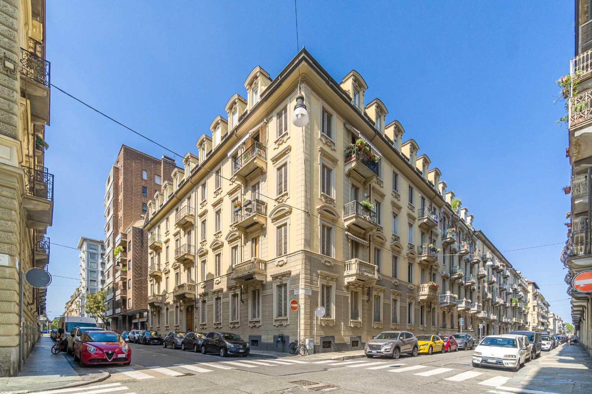 Ferienwohnung Casa Valeggio Attic Apt Few Steps From Porta Nuova Turin Exterior foto