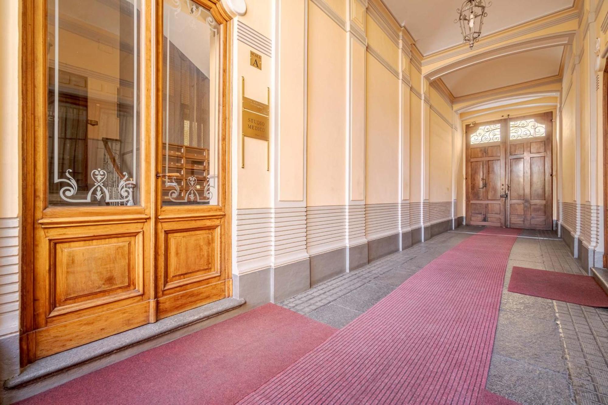 Ferienwohnung Casa Valeggio Attic Apt Few Steps From Porta Nuova Turin Exterior foto