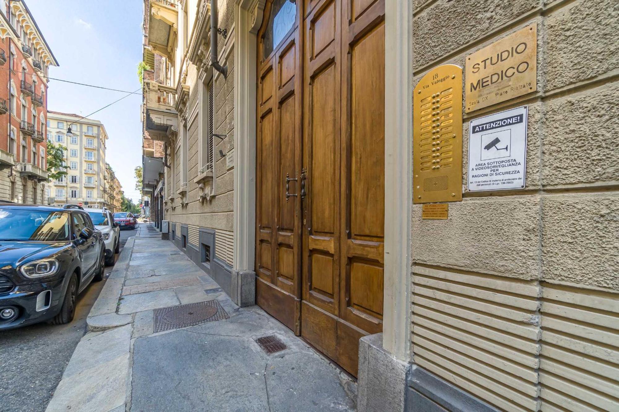 Ferienwohnung Casa Valeggio Attic Apt Few Steps From Porta Nuova Turin Exterior foto